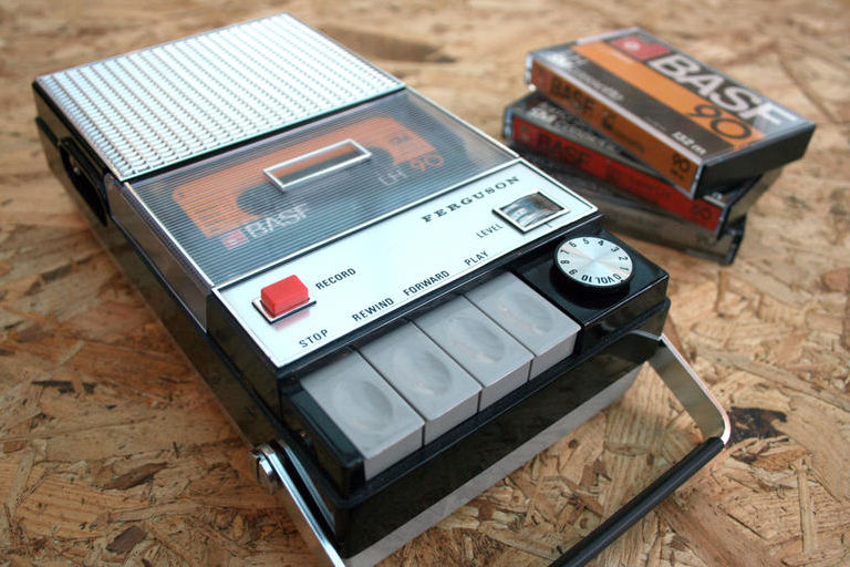 Ce lecteur de cassette audio est aussi une enceinte Bluetooth