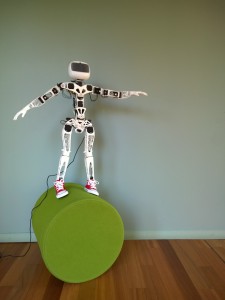 Robot 3D Poppy humanoid acrobat