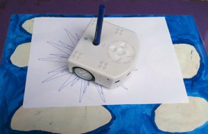 Draw using mobile programmable robot Thymio II