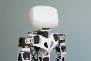 Le robot humanoïde open-source Poppy inspiré de la biomécanique.