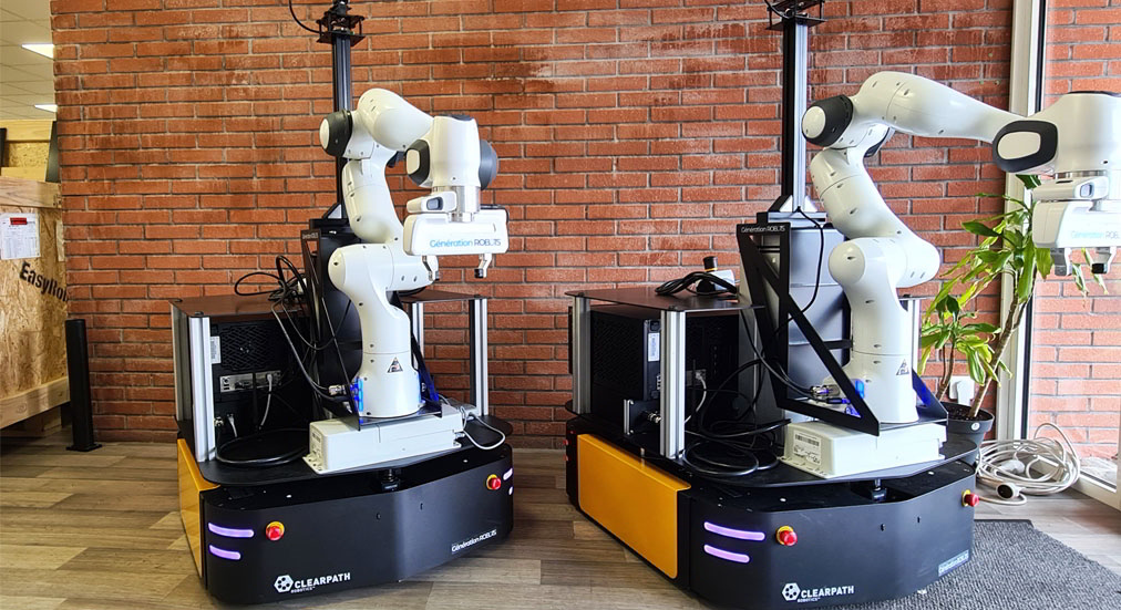 Intégration de 4 robots mobiles omnidirectionnels avec des bras collaboratifs sur colonne télescopique pour l’université de Fribourg
