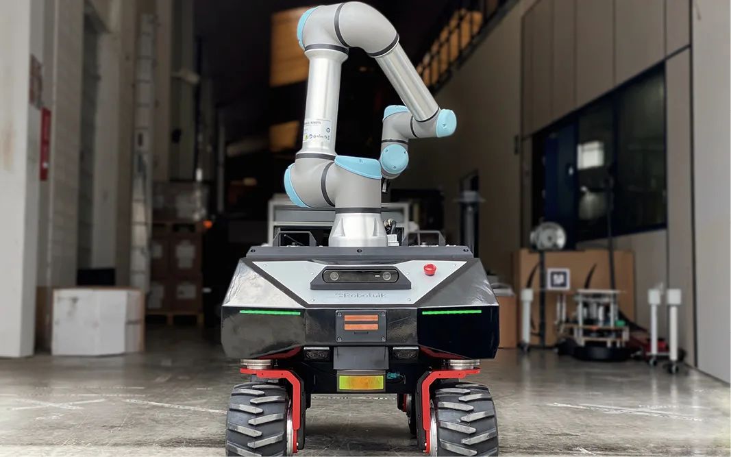 Robot mobile manipulateur RB-VOGUI+ de Robotnik